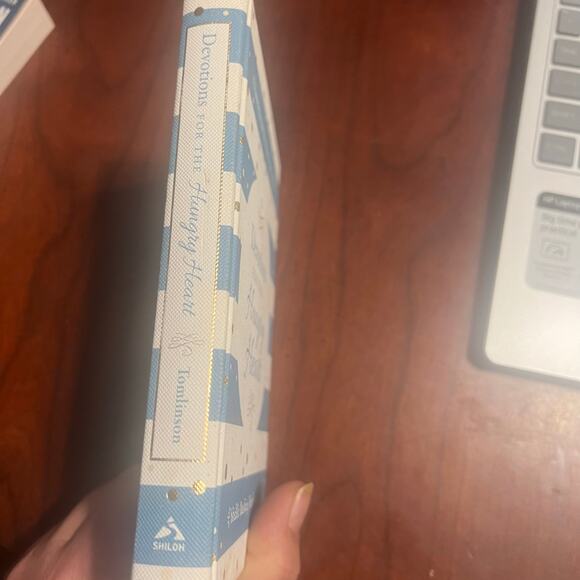 Devotions For The Hungry Heart Shellie Rushing Tomlinson Hardcover Like New - Picture 4 of 5